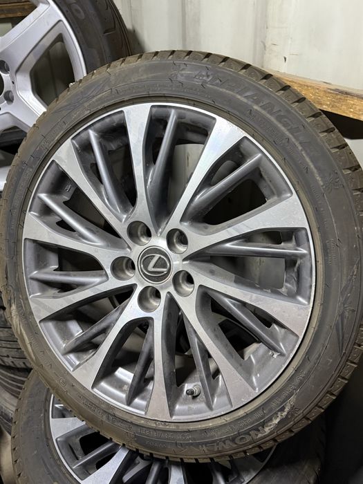 Lexus r18 235/45