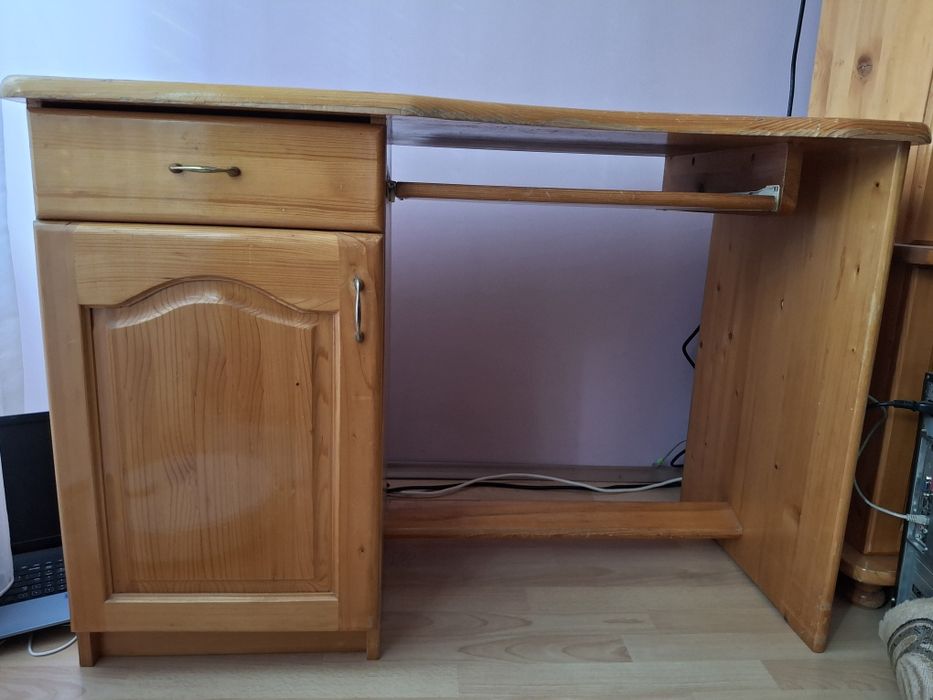 Масивно бюро от чам