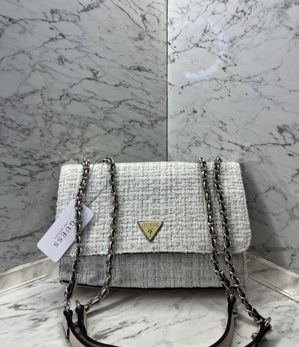 Модели дамски чанти на Karl и Guess