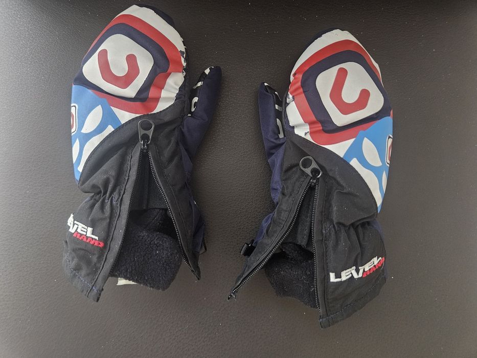 Космонавче за 18 месеца момиче и ръкавички