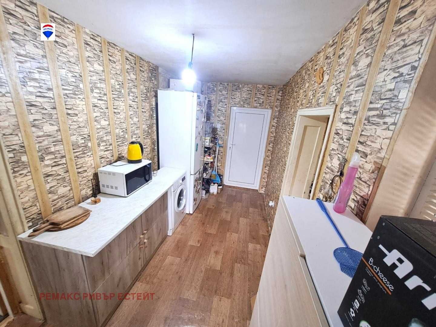 Селска къща за продажба в с. Бръшлен, обл. Русе