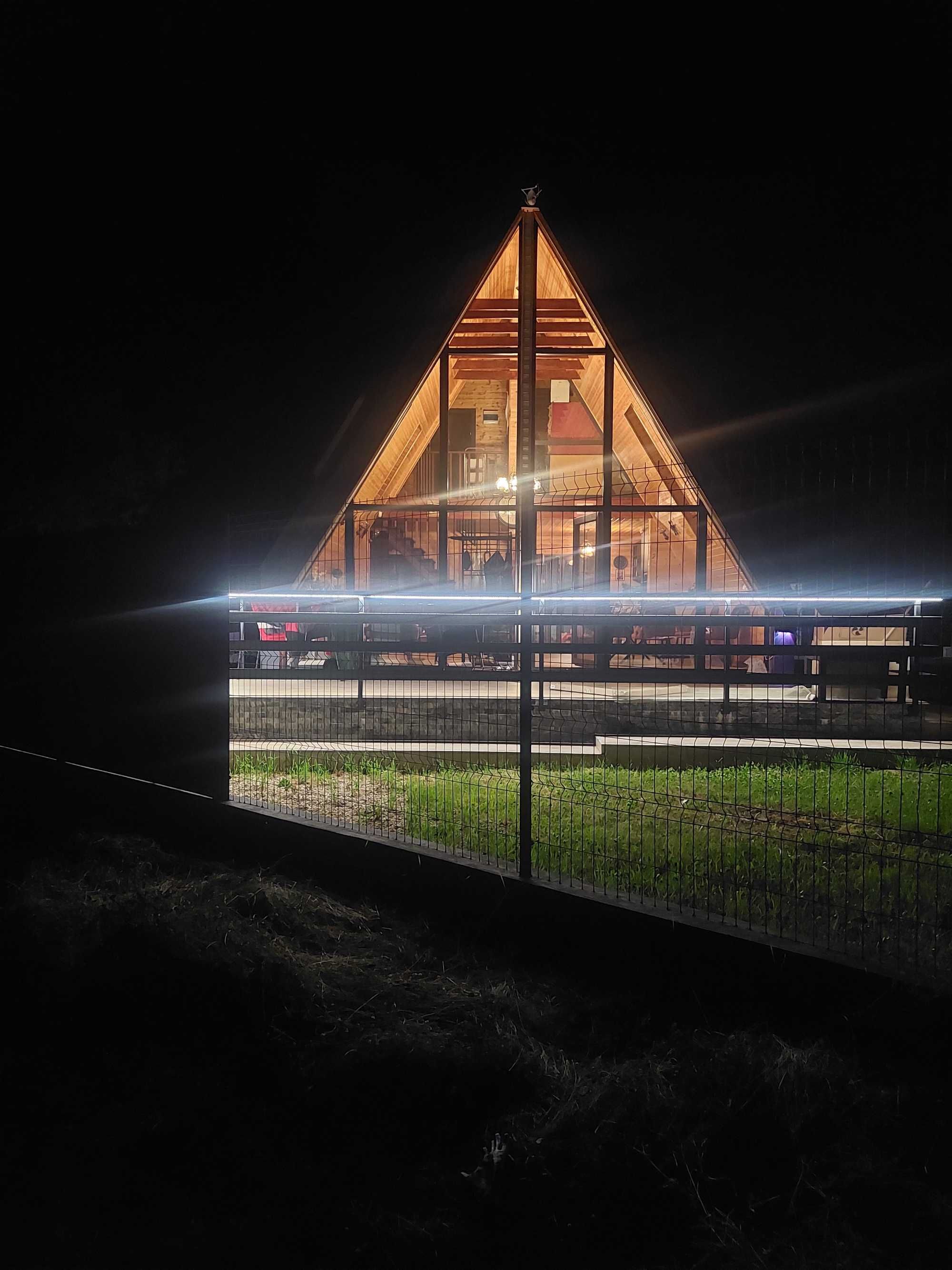 Vând casă de vacanță exclusivistă, A-frame, de lux, stil scandinav.