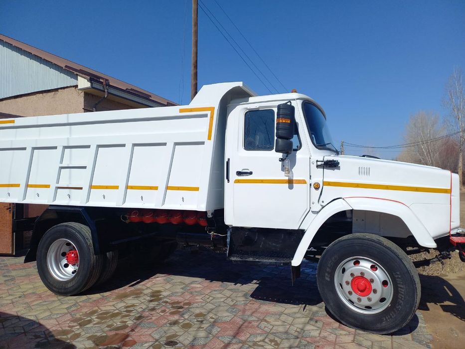 Zil sotiladi. Holati yangi