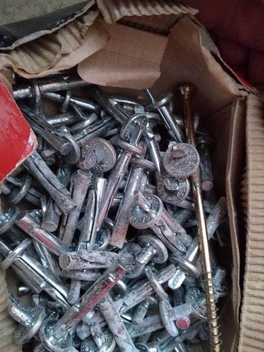 Ancora/cuie(construcții)expandate percutie pentru beton. HILTI