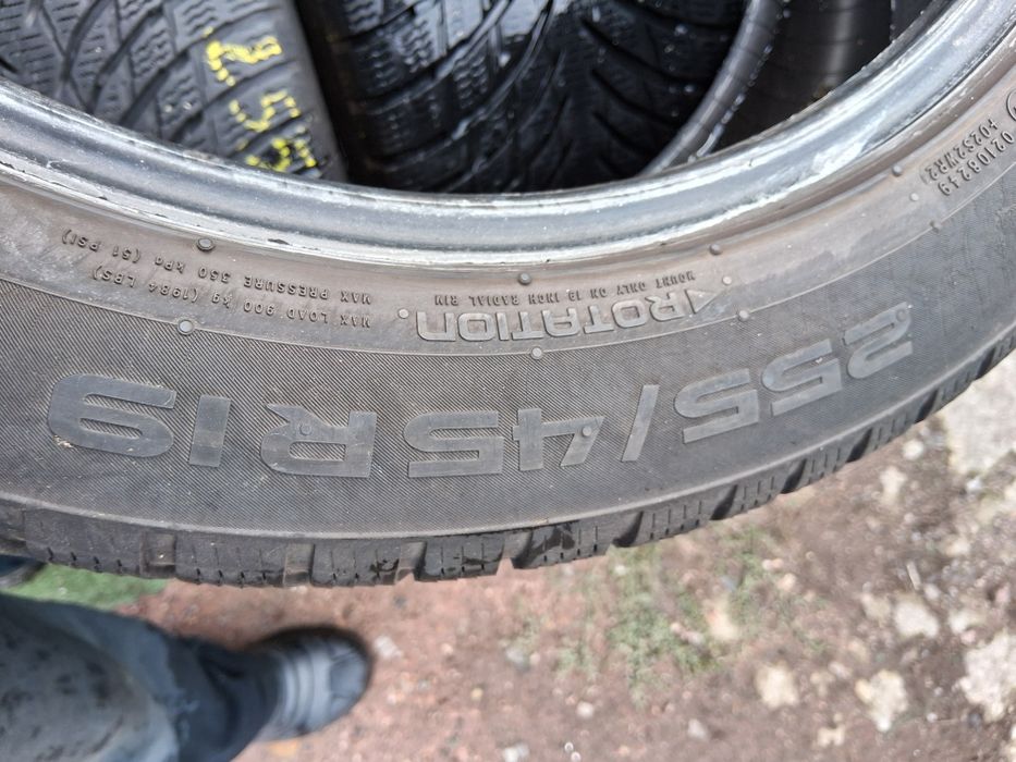 255 45 19 NOKIAN 4броя зимни