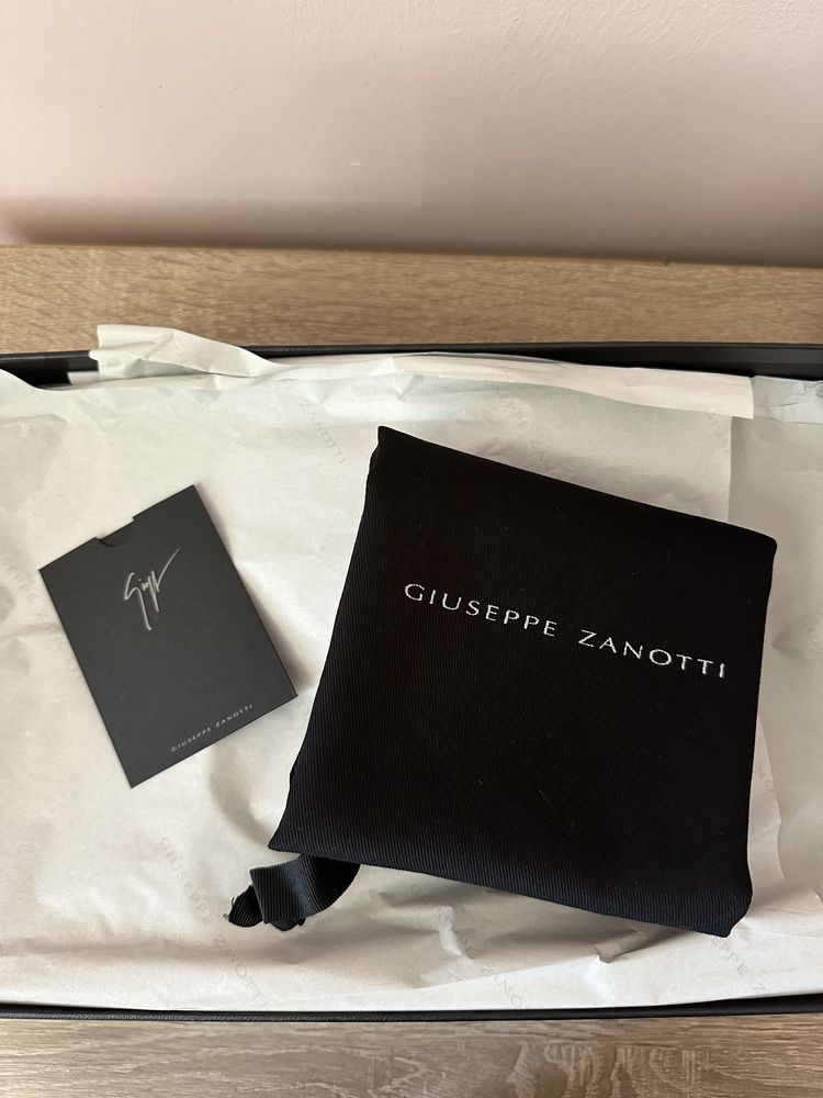 Обувки Giuseppe Zanotti