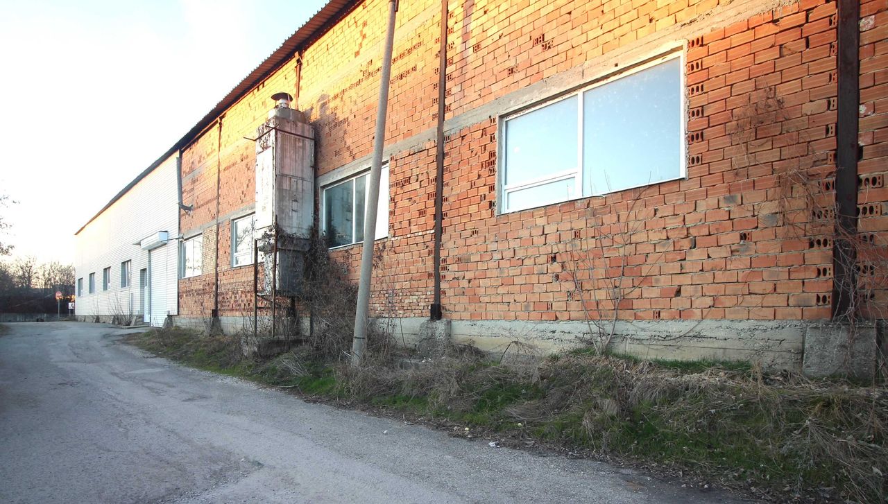 Продава се Промишлена сграда в Добрич, Дружба 1 - 1867 кв.м за 170 €/кв.м - Снимка #1