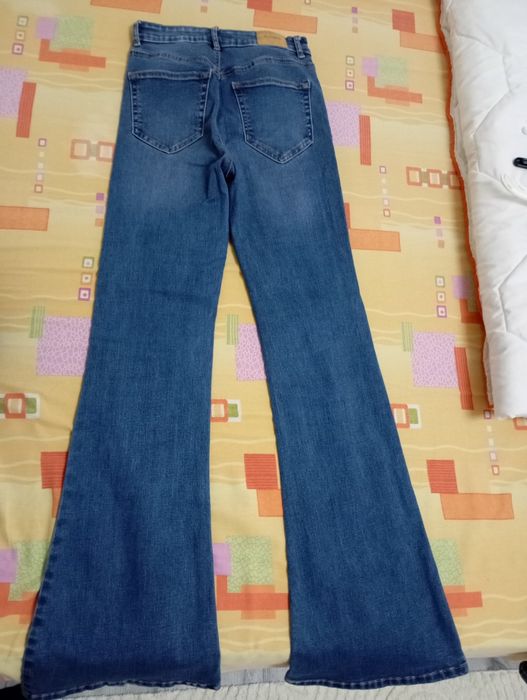 Blugi evazați Pull & Bear și Sinsay