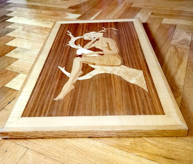 Антикварна дървена картина изработена с техниката интарзия -гола жена