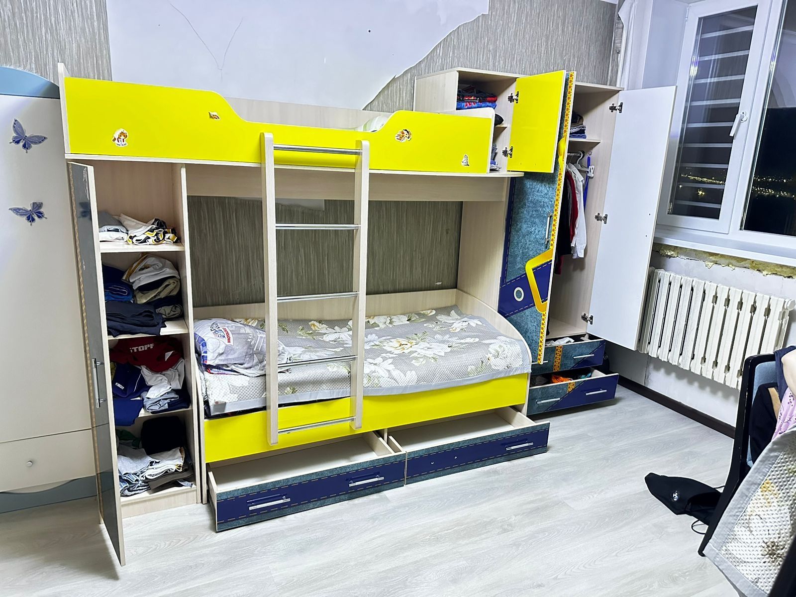 Продам двухярусную детскую кровать