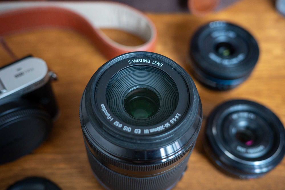 Samsung nx 300 + 3 обектива и аксесоари
