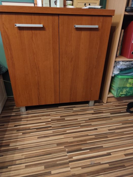 Шкафове, скринове