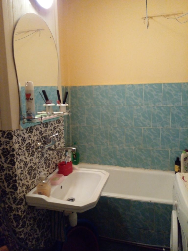 Vand apartament 2 camere zona Tudor etaj 2