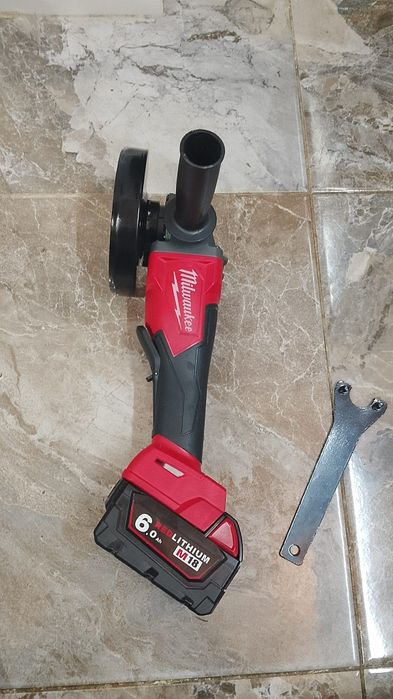 Flex cu variator Milwaukee cu baterie de 6A