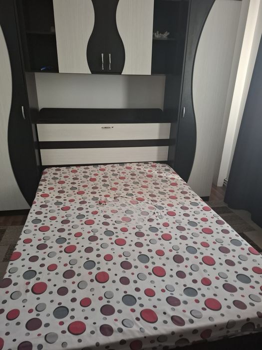 Vând  mobilă dormitor tineret și pat matrimonial.