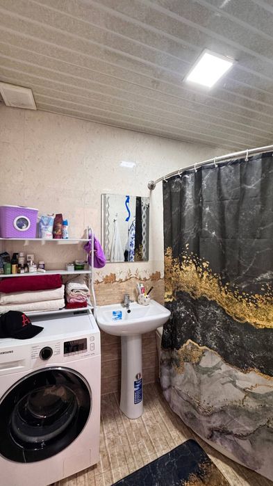 Povorot, 61kv. Kvartira sotiladi!