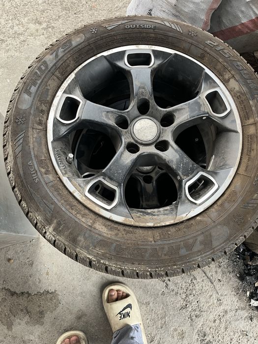 Шины с дисками 215/60/16 почти новые.