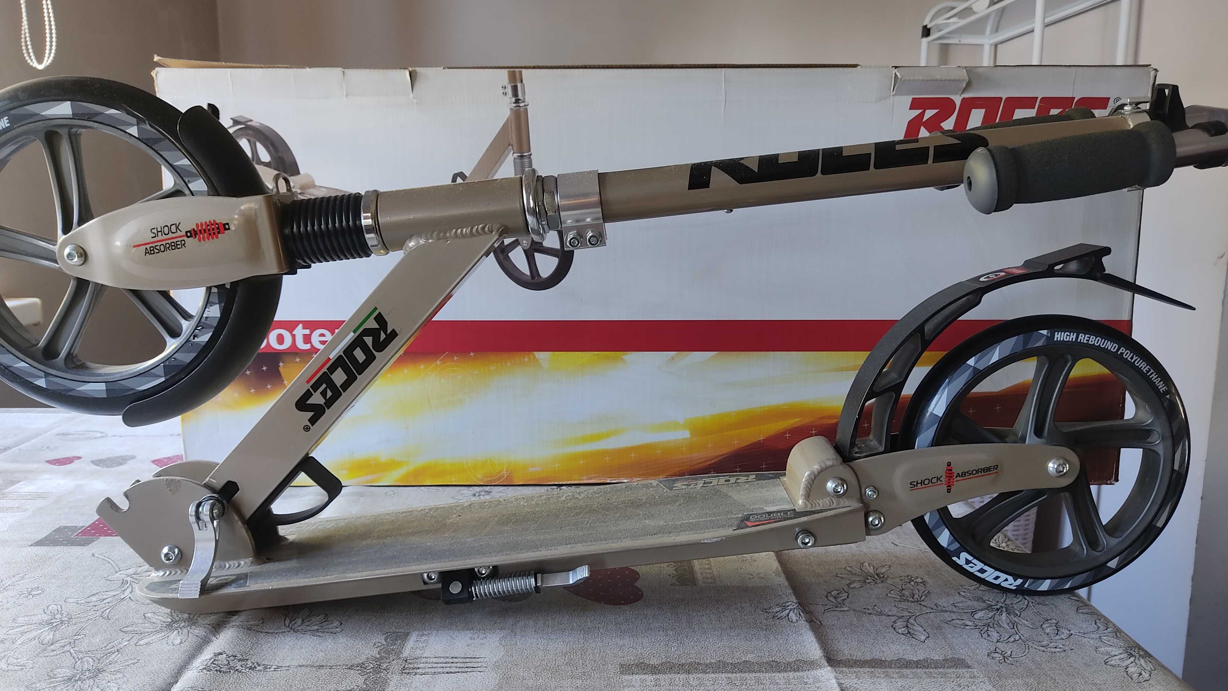 Идеальный городской самокат Scooter Roces (Италия).