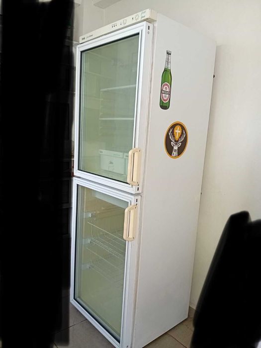 Хладилна витрина вертикална