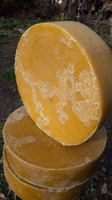 Воск натуральный со своей пасеки. Улики,нуклеусы,рамки.