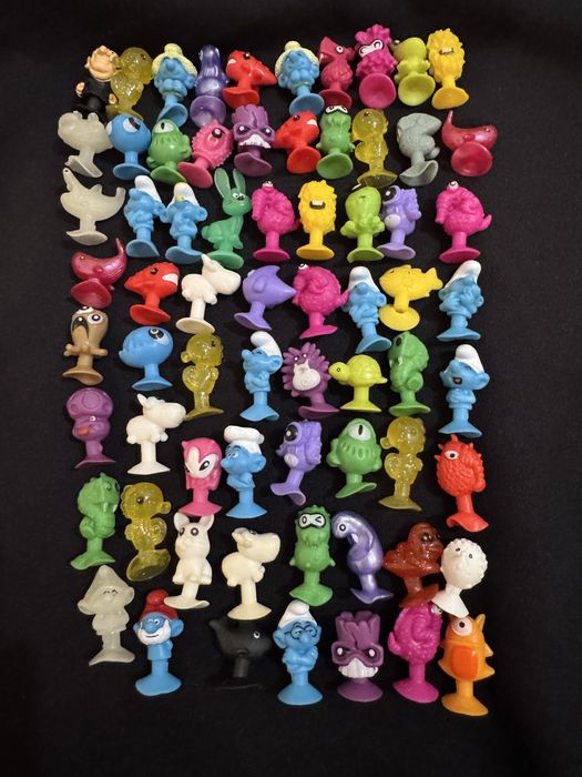 68 броя стикита.