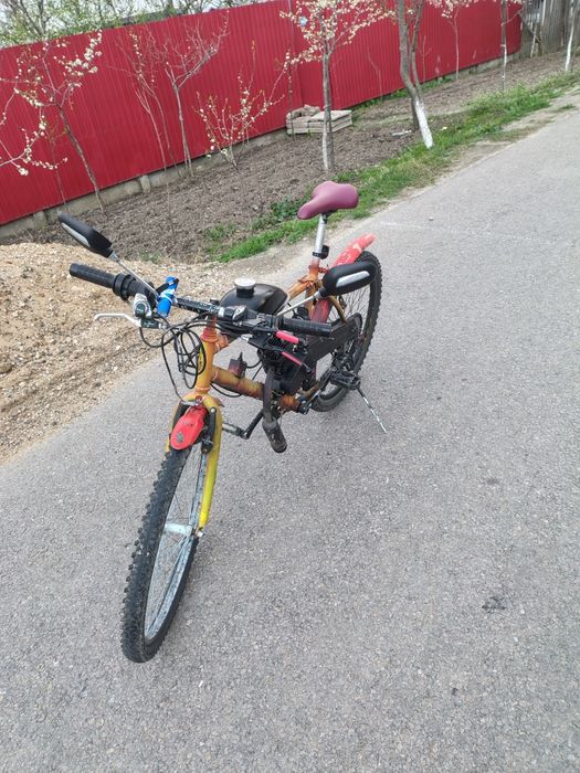 Vând bicicletă cu motor