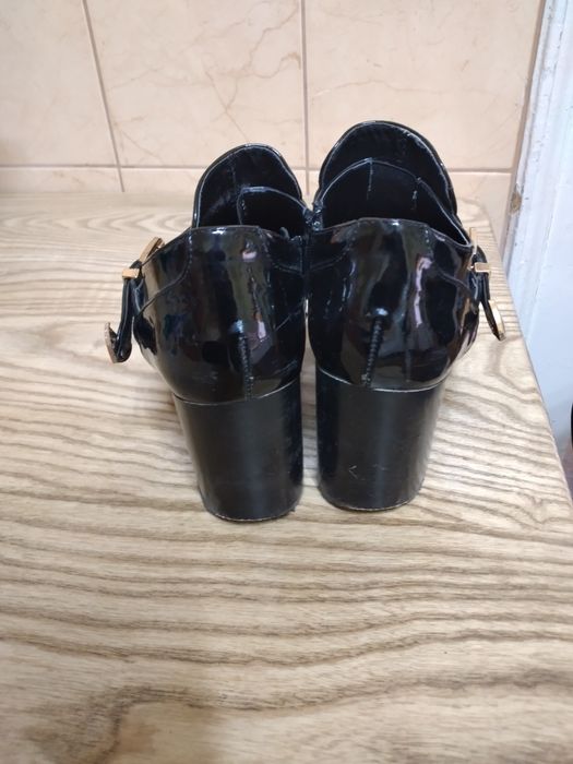 Pantofi lac marimea 38