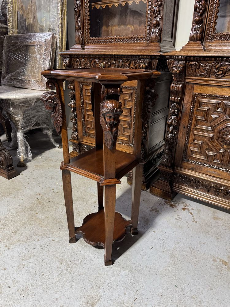 Stativ din lemn masiv cu sculpturi