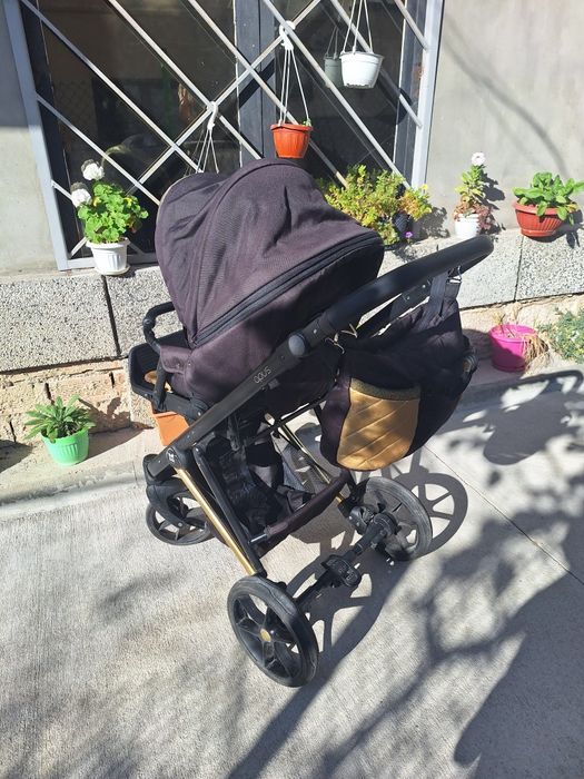 Бебешка  количка черно и златно