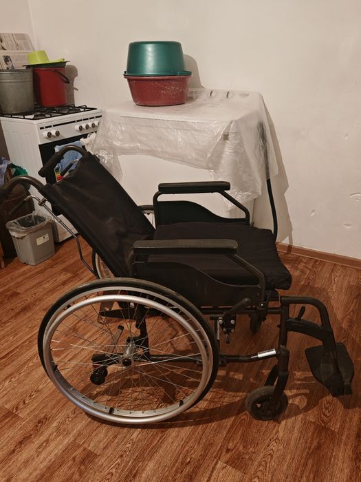 Продам коляску инвалидную