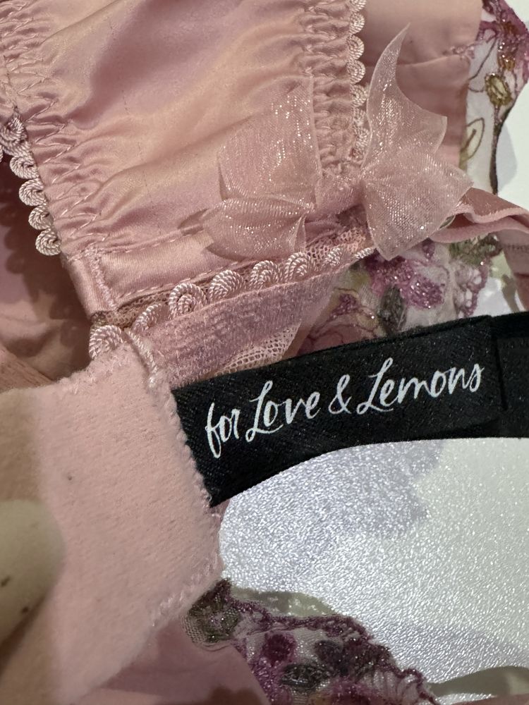 Set nou de lenjerie etichetă For Love and Lemons x Victoria’s Secret