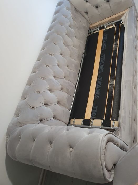 Canapea chesterfield