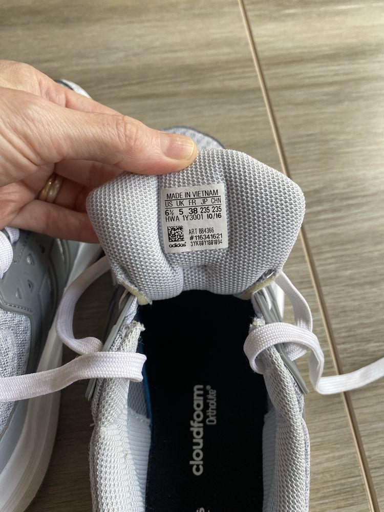 Маратонки adidas N38