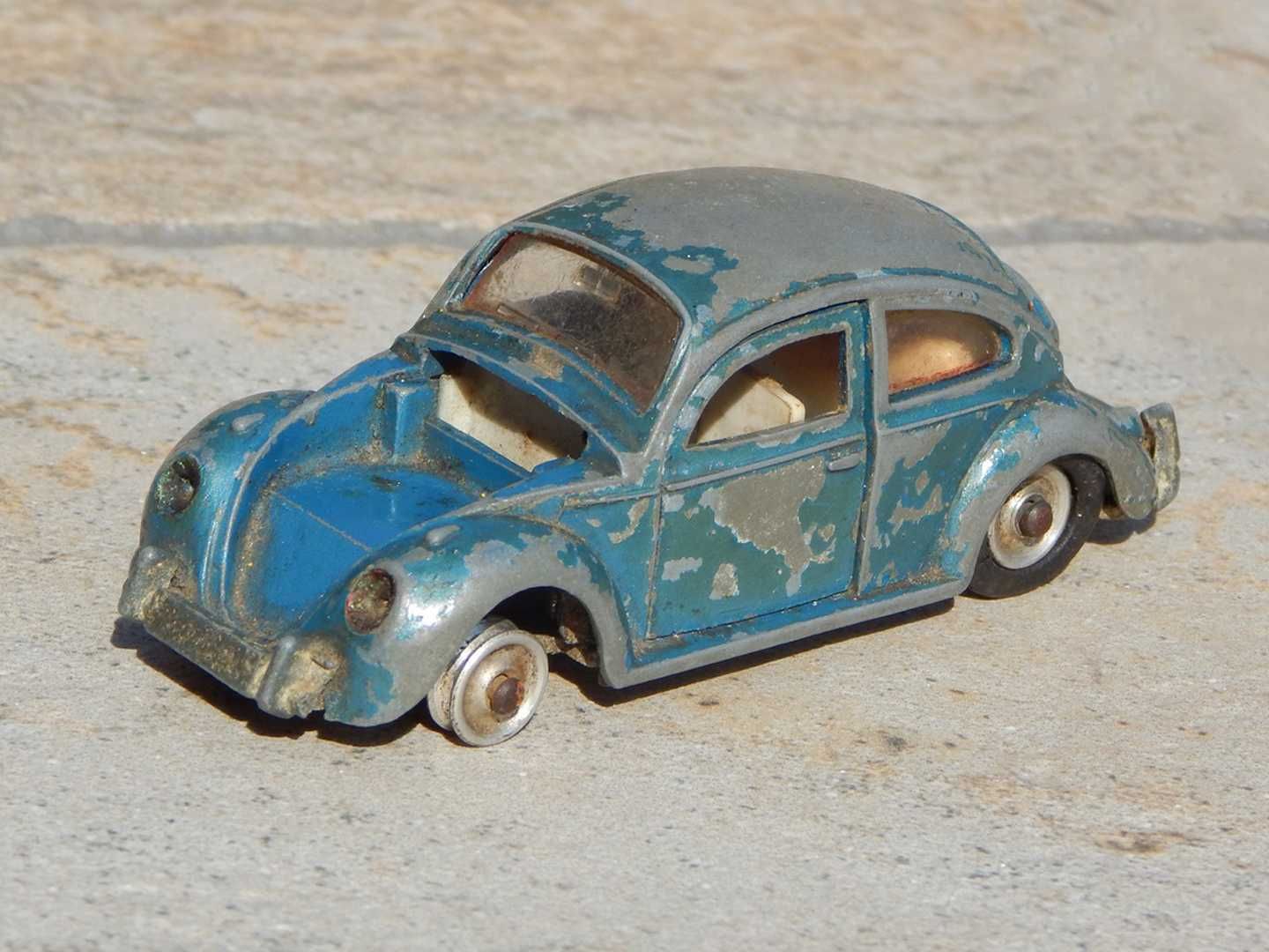 Macheta Volkswagen 1300 Sedan Dinky Mecanno pt piese 1:43 veche