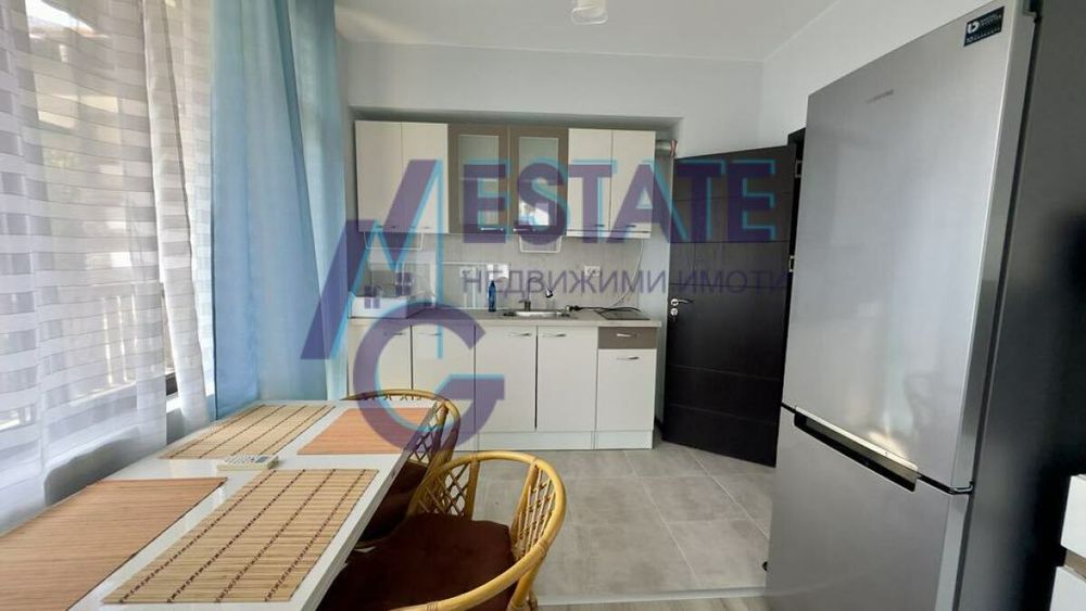 Просторен и светъл двустаен апартамент с югоизточно изложение в