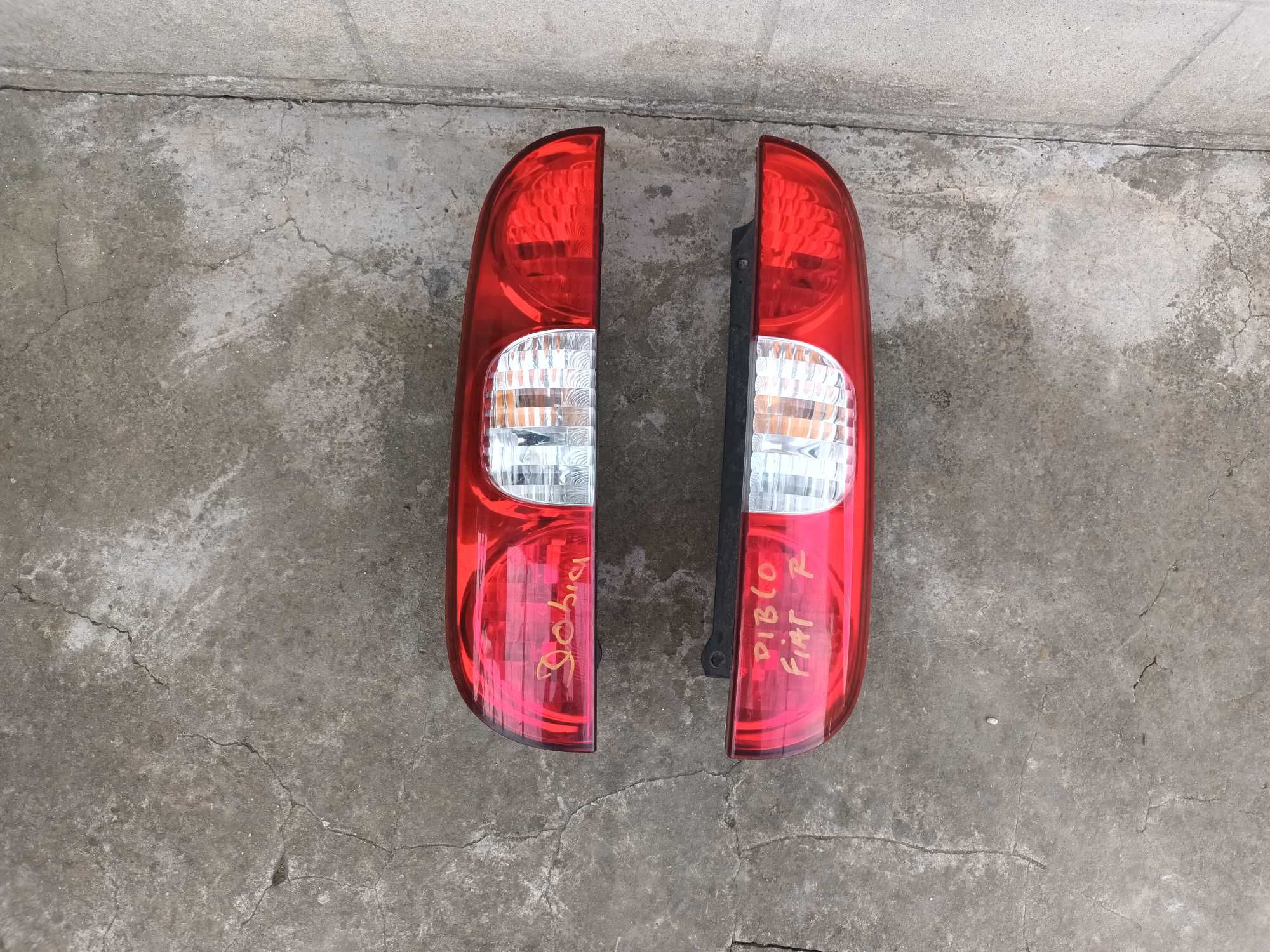 ляв и десен стоп за фиат добло 05 - 10 FIAT DOBLO