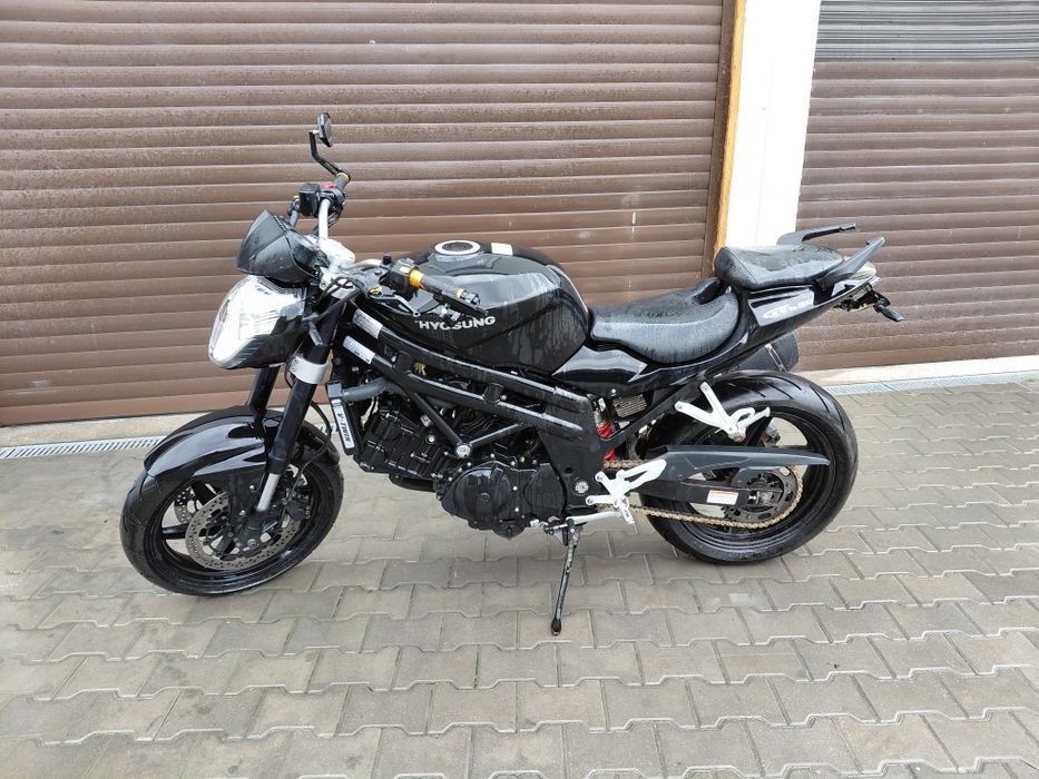 Hyosung 650  (Suzuki SV) 2016
