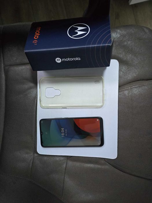 Vand smartphone Motorola Moto E7, aproape nou, in cutie, cu accesorii