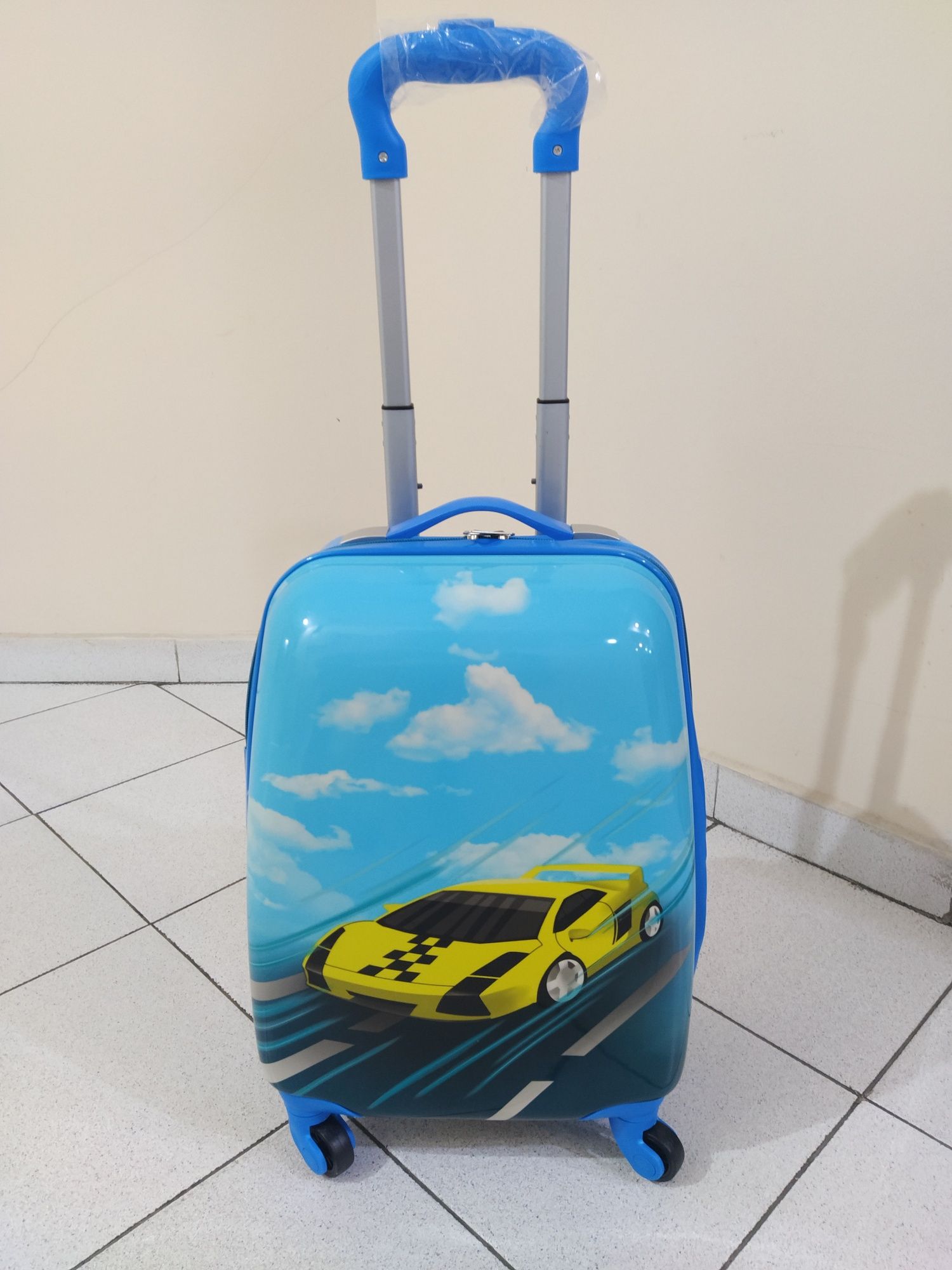 Детски куфари с четири колела