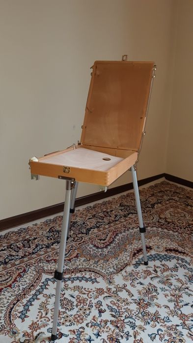 Этюдник новый,отличного качества,из прочного дерева и металла