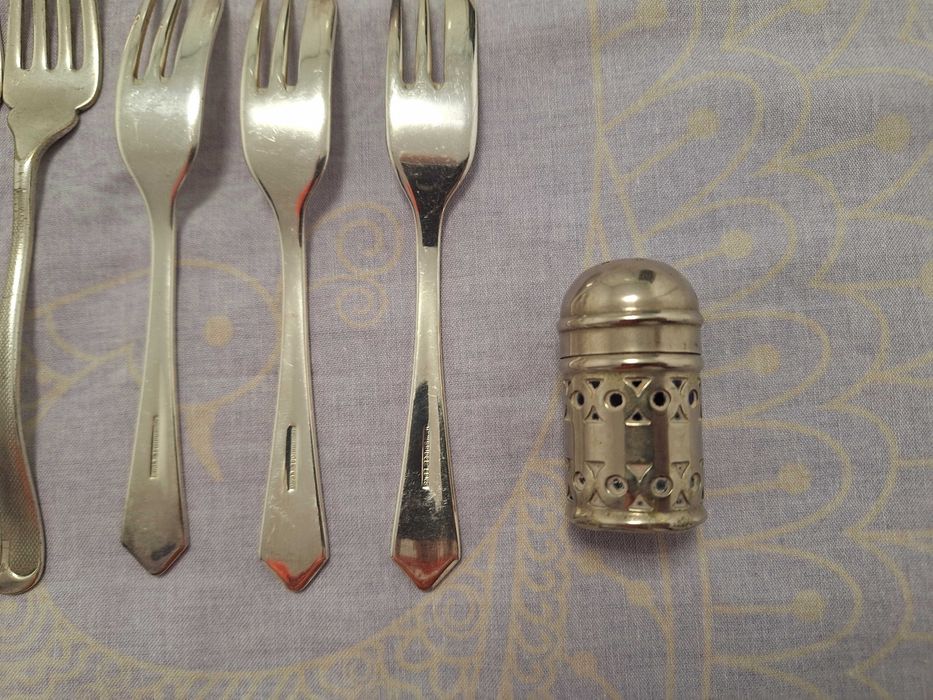 Tacâmuri argint pt colecționari extrem de vechi. Made in England.