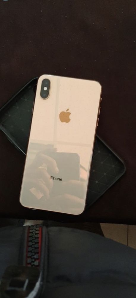 Iphone xs max gold