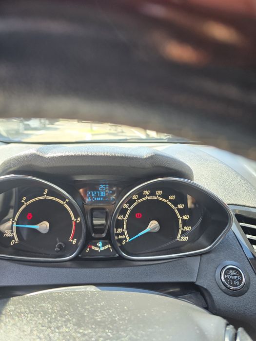 Ford Fiesta mk6, an 2015. Mașină personală si întreținută.