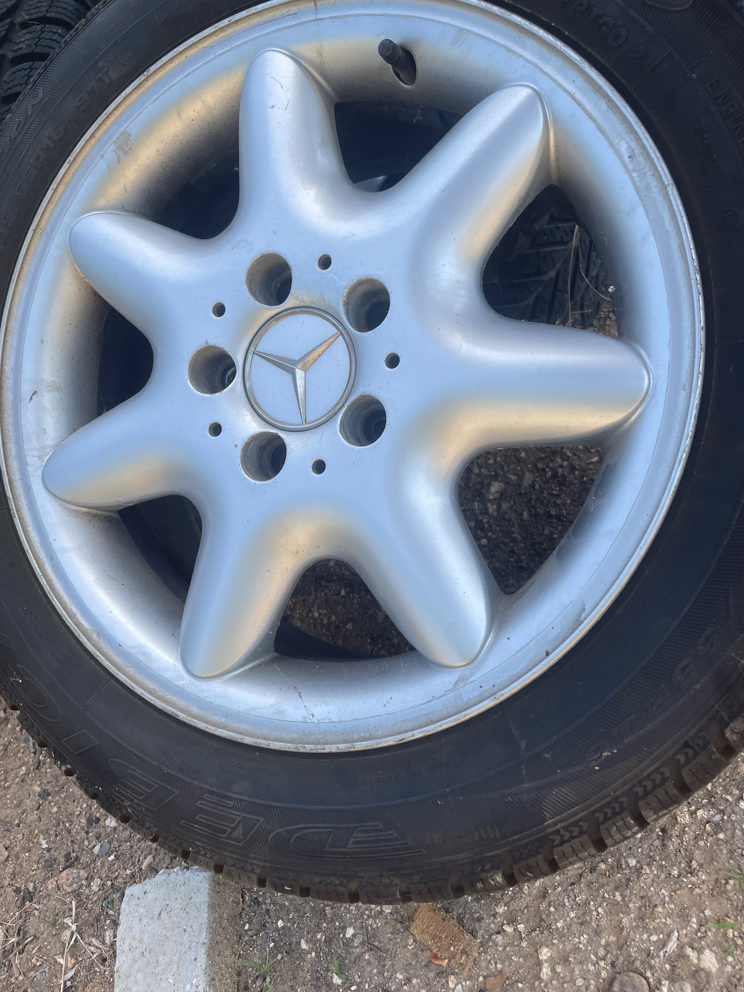 Продавам 4бр зимни гуми с джанти 205/55R16