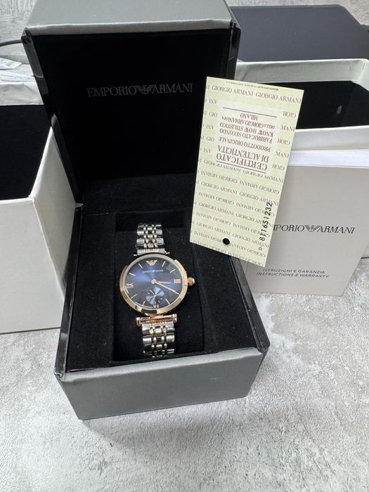 Продаю женские часы