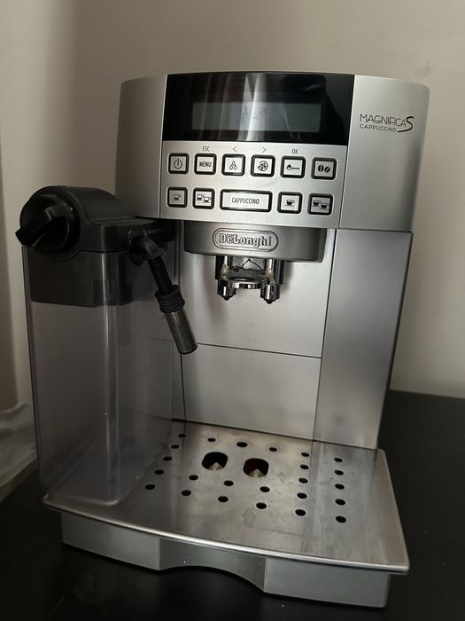 Кофемашина DeLonghi Magnifica Cappucino, кофемашинка