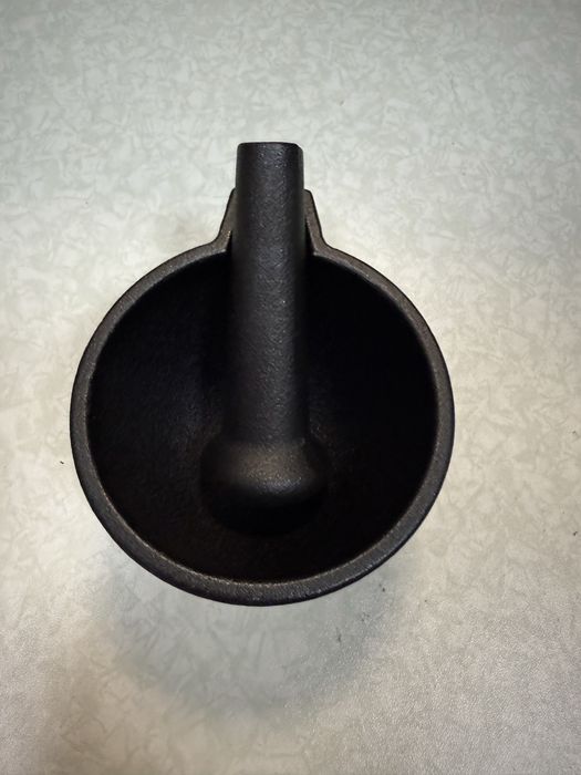 Чугунено хаванче за подправки с чукало