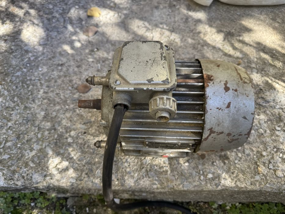 Трифазен асинхронен двигател