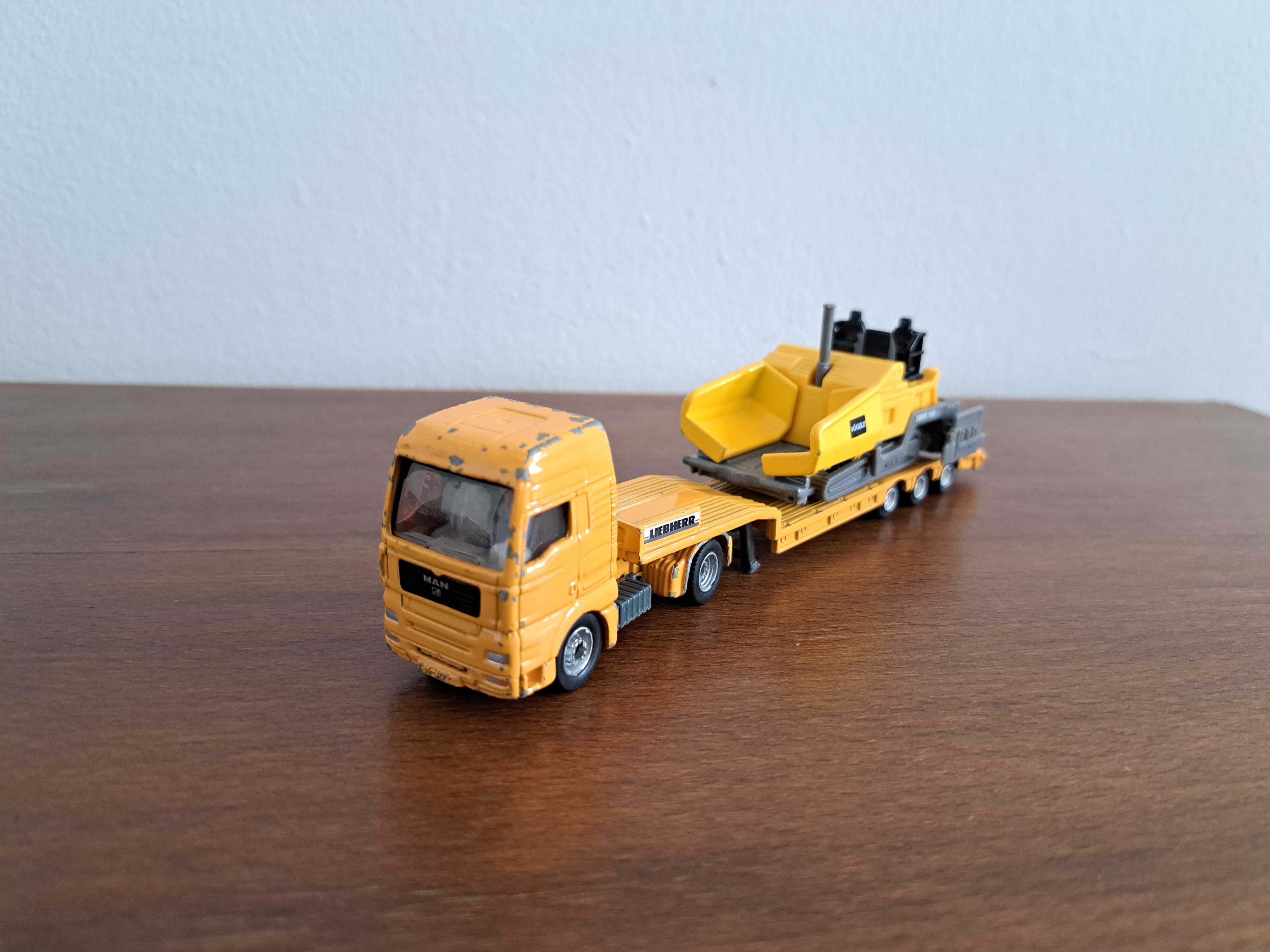 SIKU scara 1:87 macara Liebherr, camioane MAN cu trailer + semiremorci