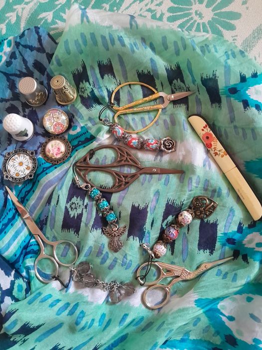 Ножницы,игольницы кабашоны, напёрстки .